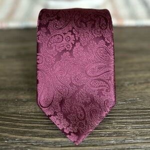 Geoff Nicholson Burgundy Paisley Print 100% Silk Tie!